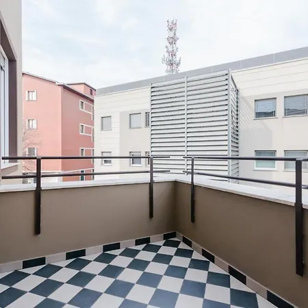 Apartman Tower - By Host4u Pavia