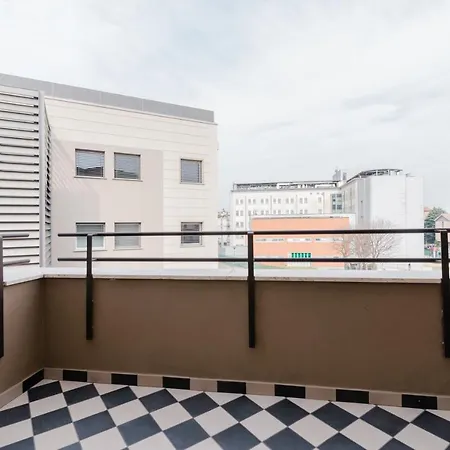 Tower - By Host4u Apartman Pavia